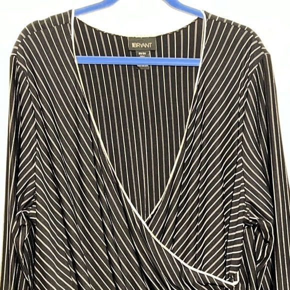 Lane Bryant Womens Wrap Long Sleeve Blouse Size 22/24 - Picture 3 of 12